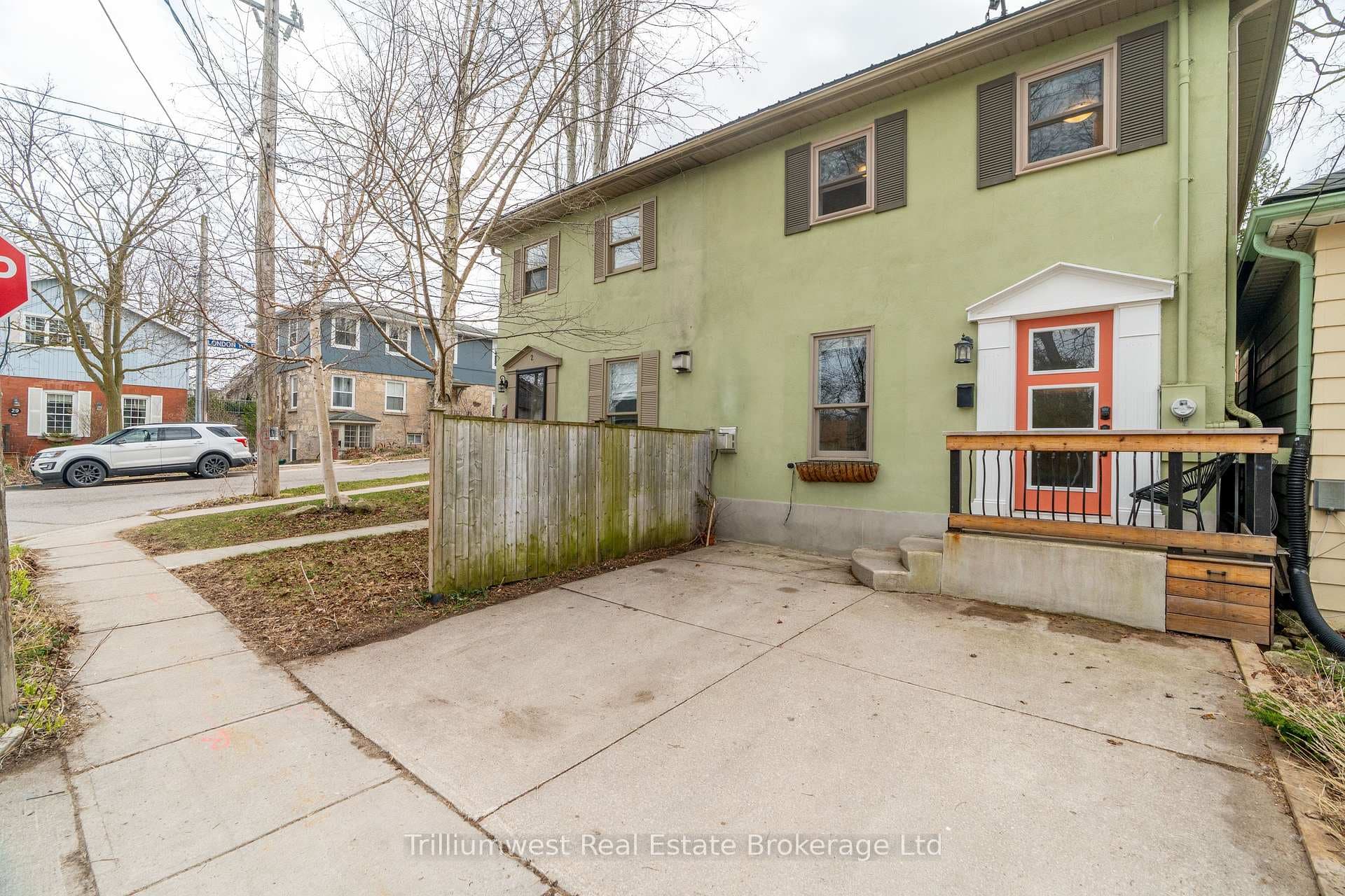 4 Dufferin Street photo 2