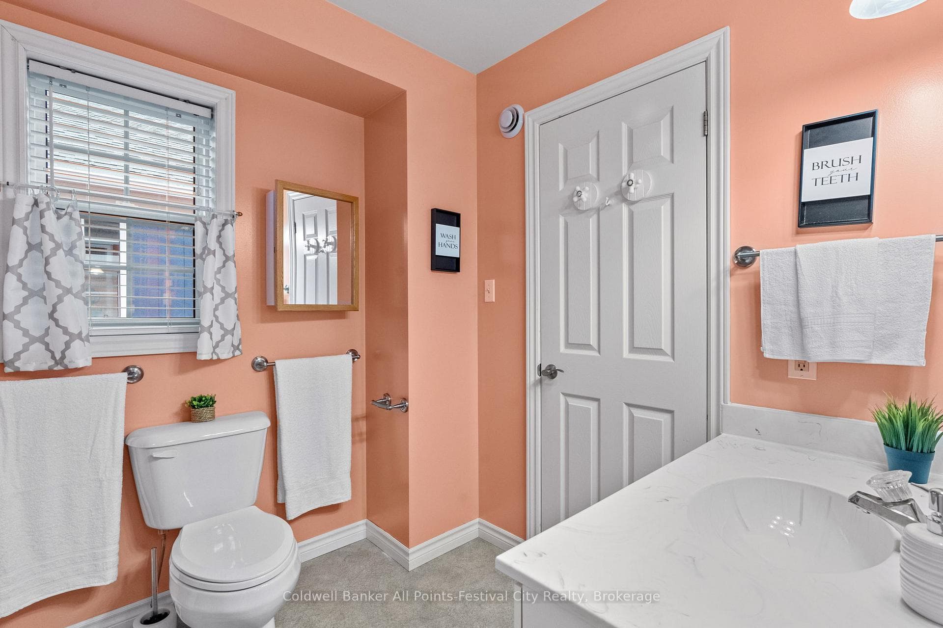 273 Bethune Crescent photo 17