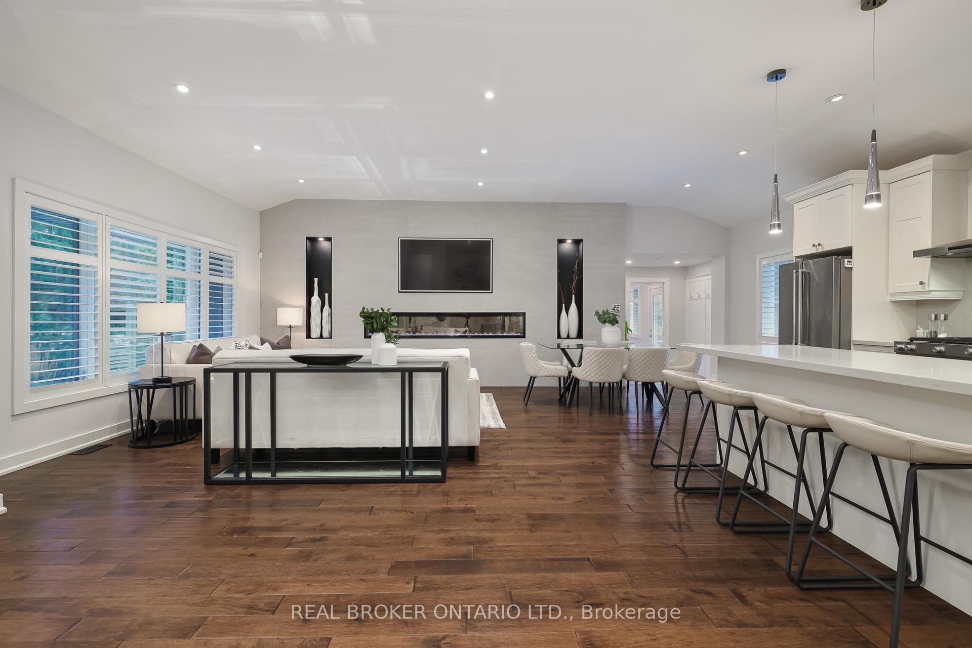 2054 Rebecca Street photo 4