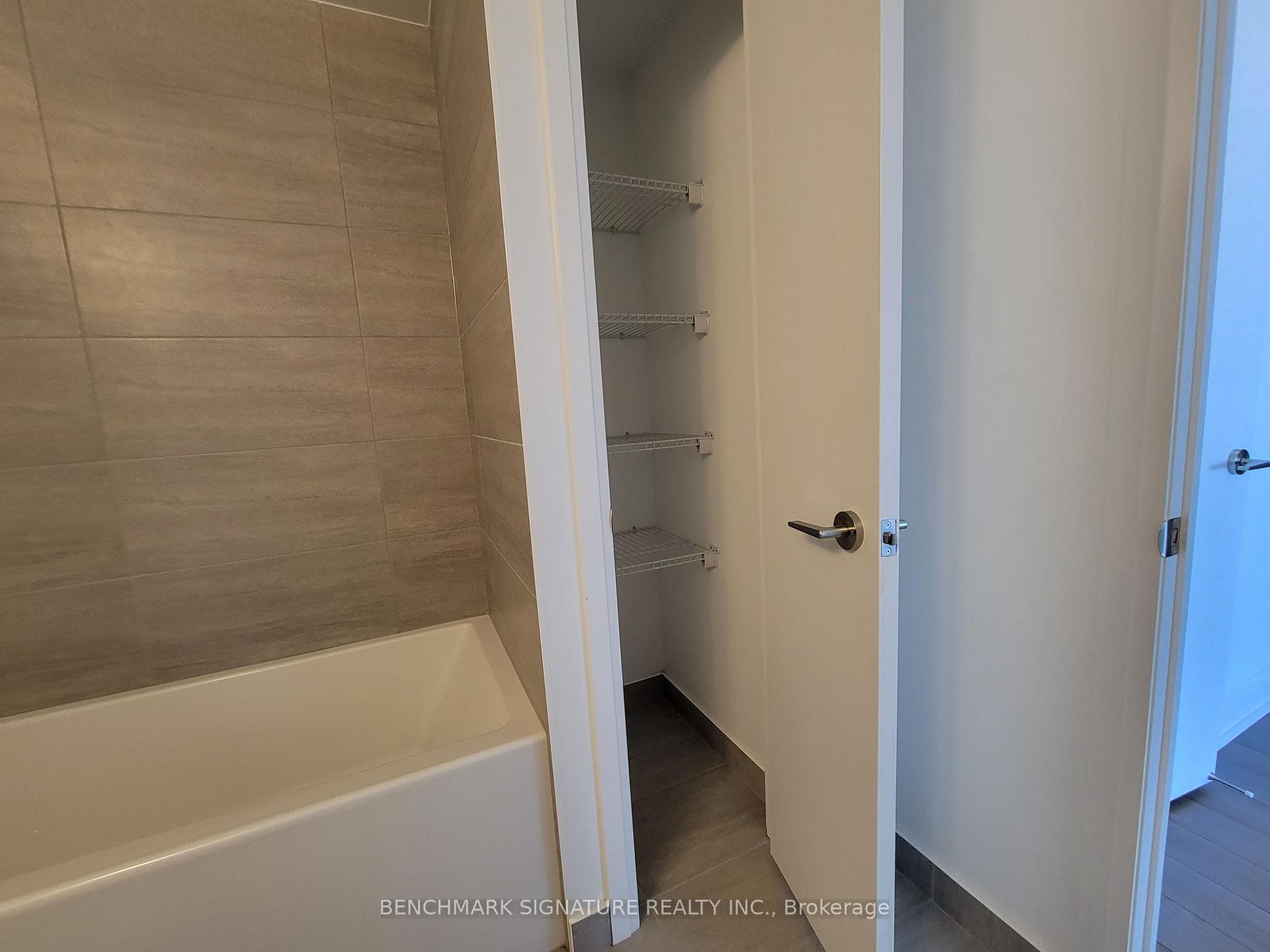 77 Mutual Street Unit 3211 photo 9