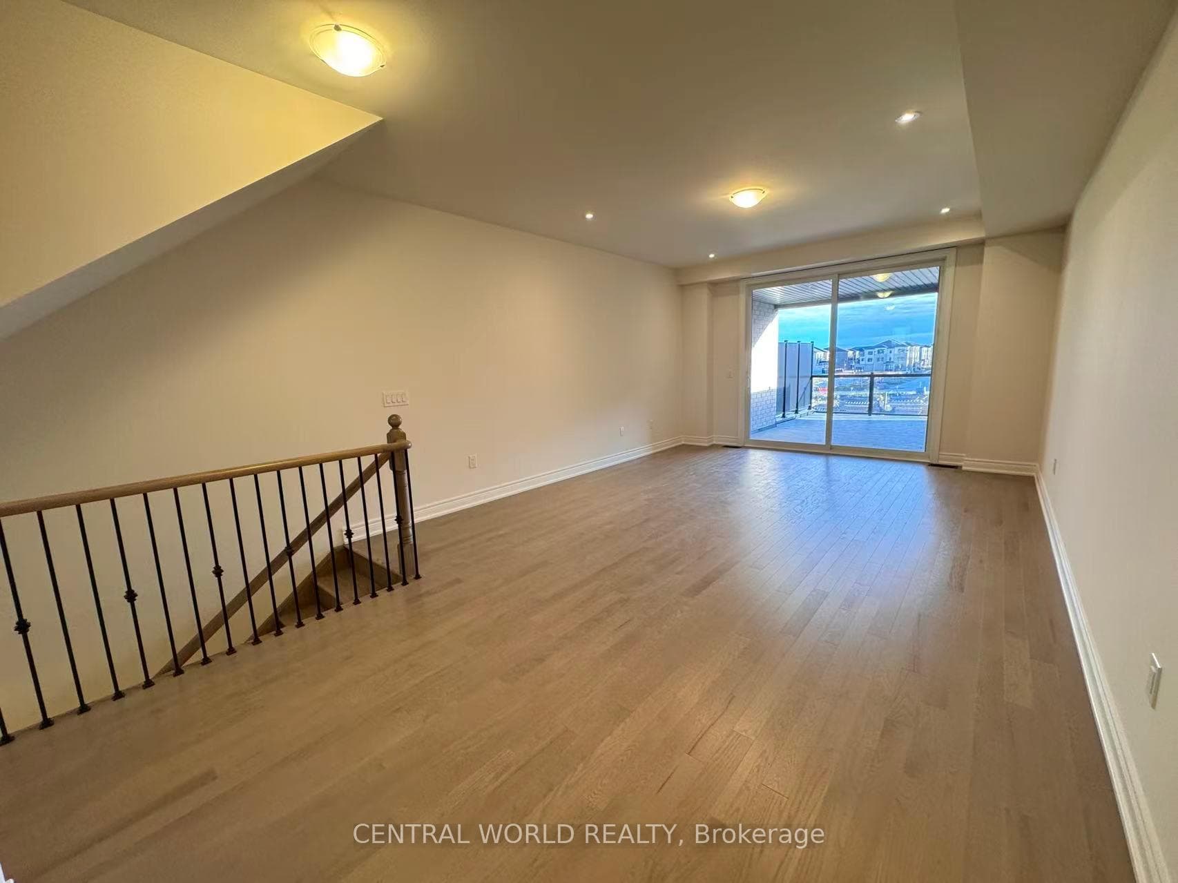 545 Vine Cliff Boulevard photo 2