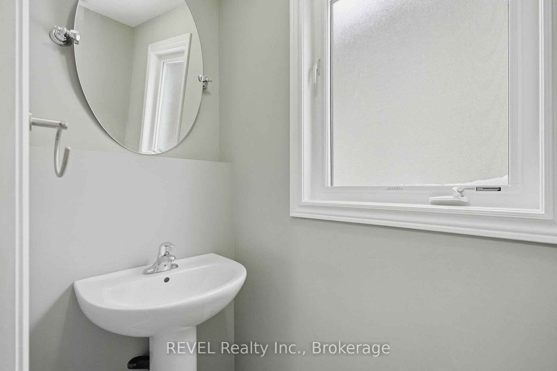 8553 JENNIFER Crescent photo 7