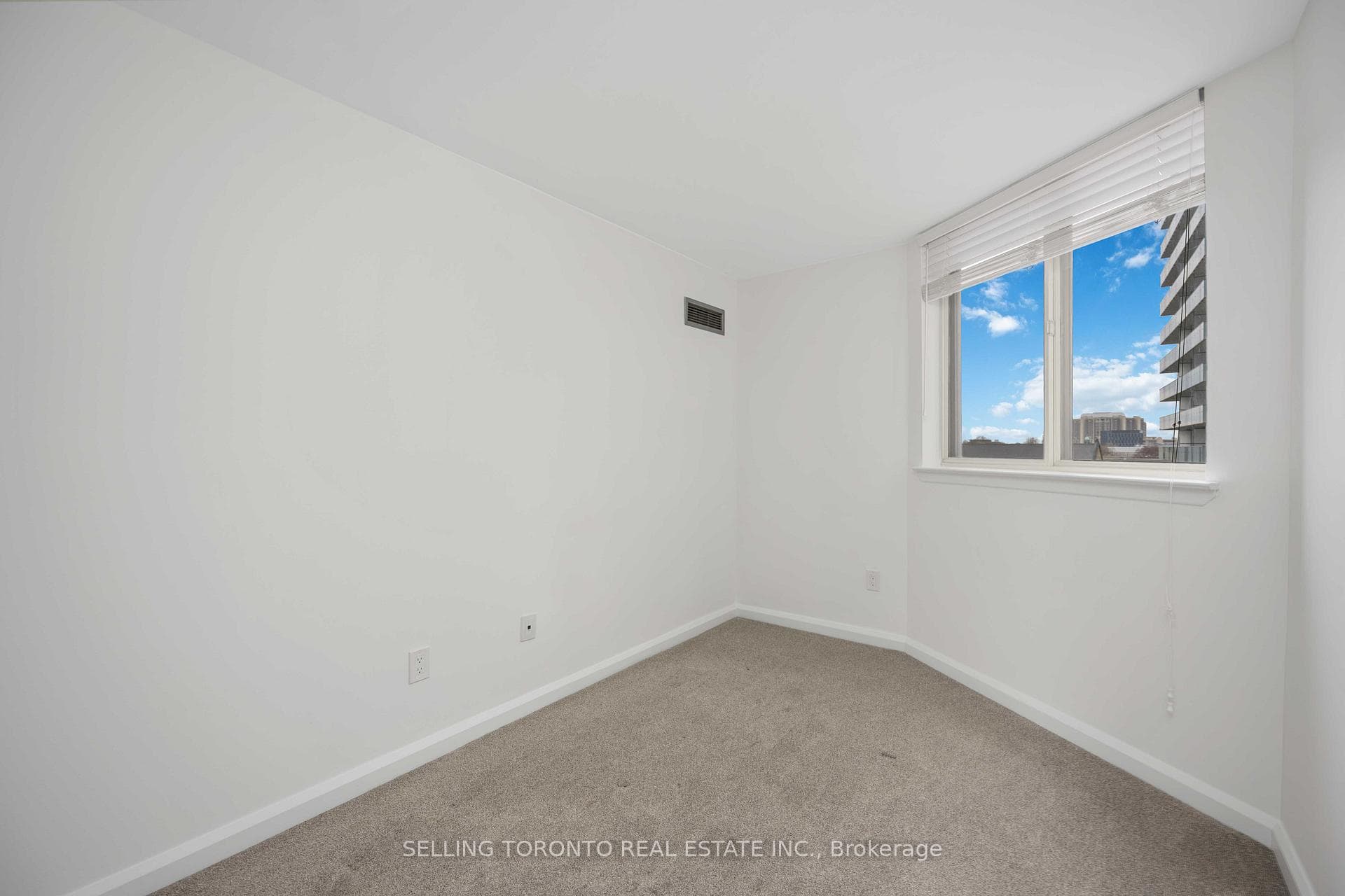 1055 Bay Street Unit 712 photo 16