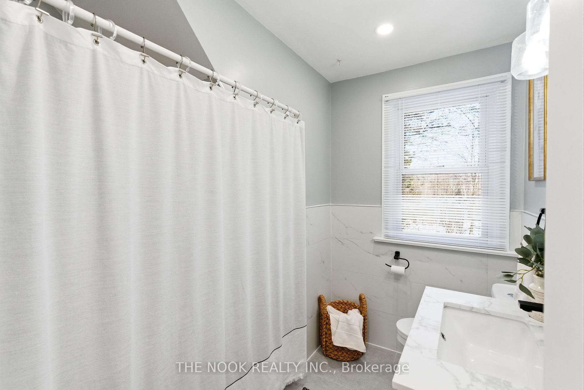 126 Abbott Boulevard photo 25