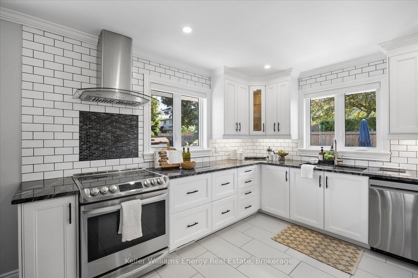 744 Glengrove Street photo 4
