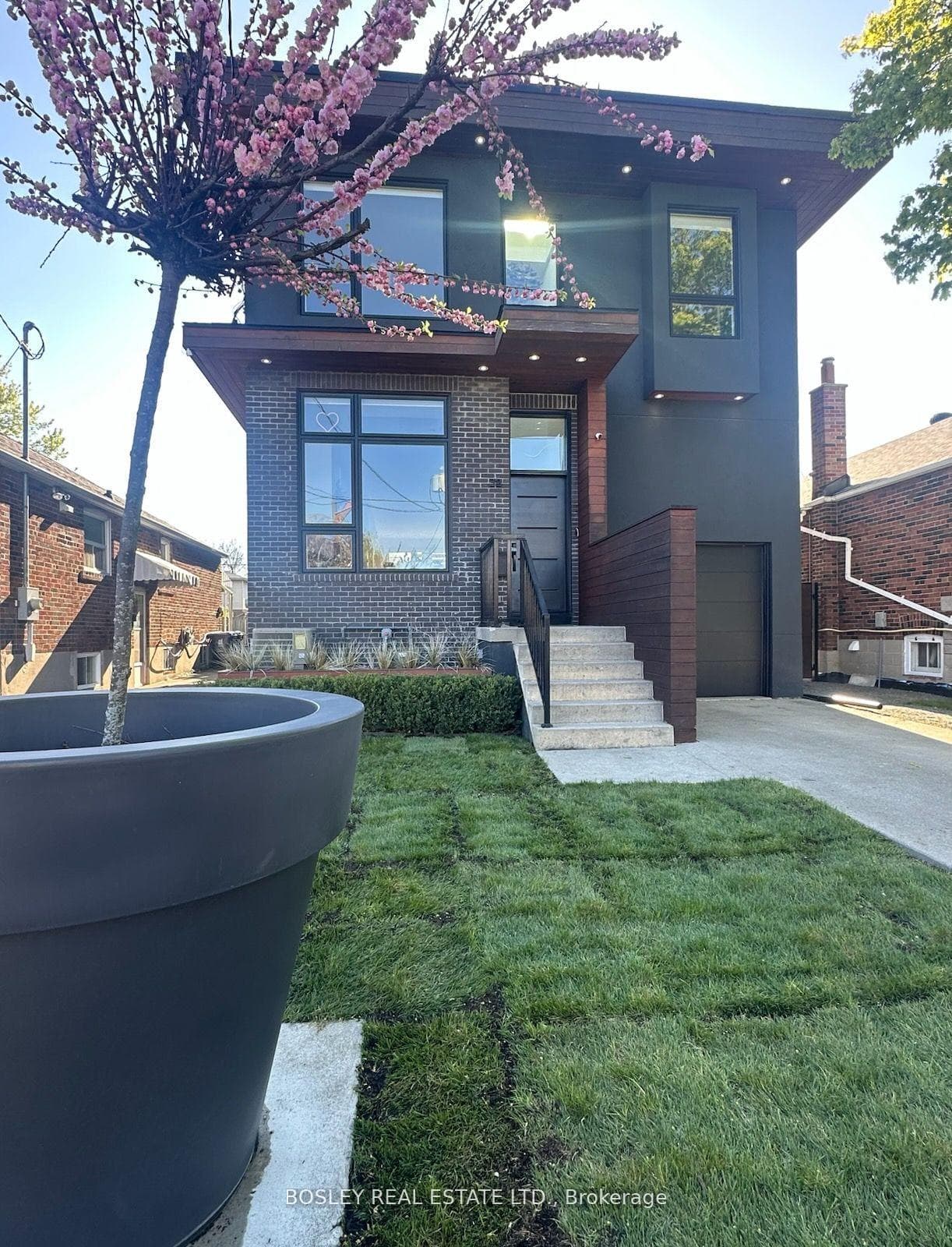 38 Roblin Avenue photo 38