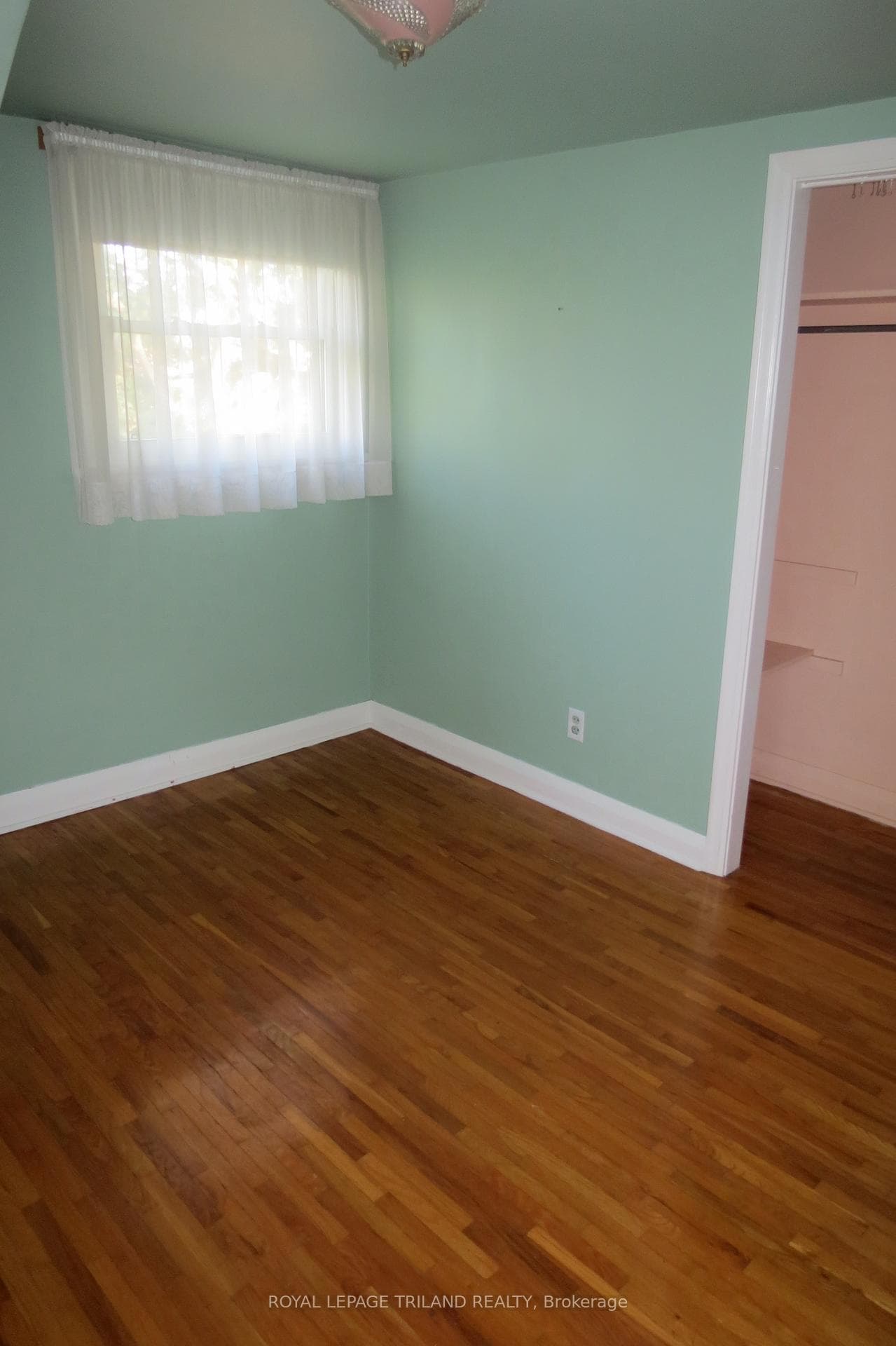 4493 Wonderland Road photo 24