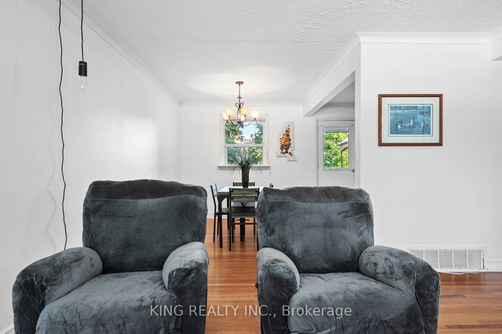 47 Fairview Ave Avenue photo 8