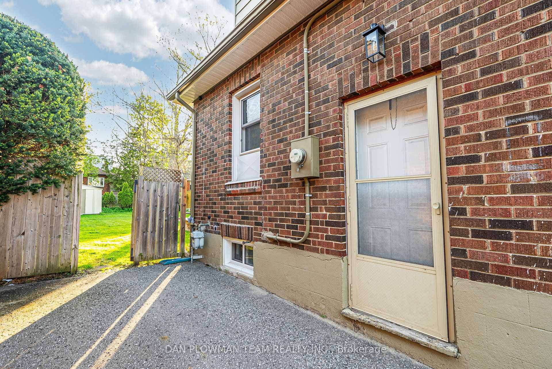 110 Warren Avenue photo 33