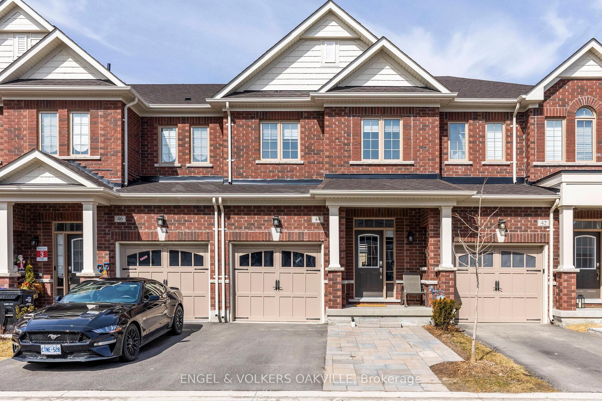 44 Clifford Crescent photo 1