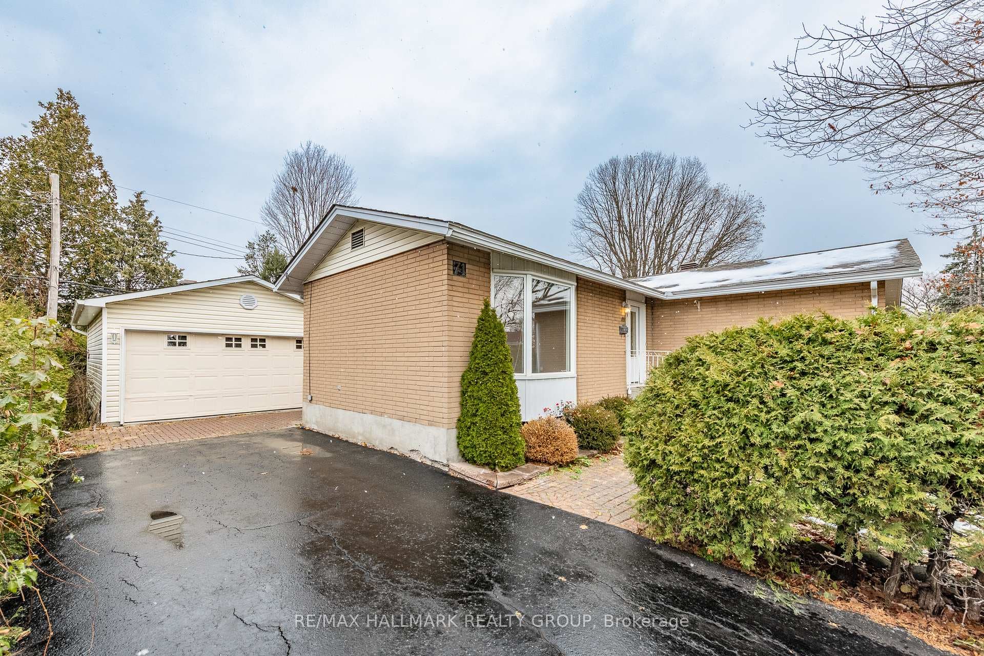 71 Viewmount Drive photo 2