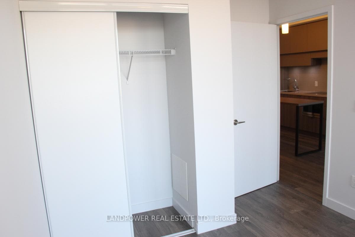 8 Eglinton Avenue Unit 1707 photo 8