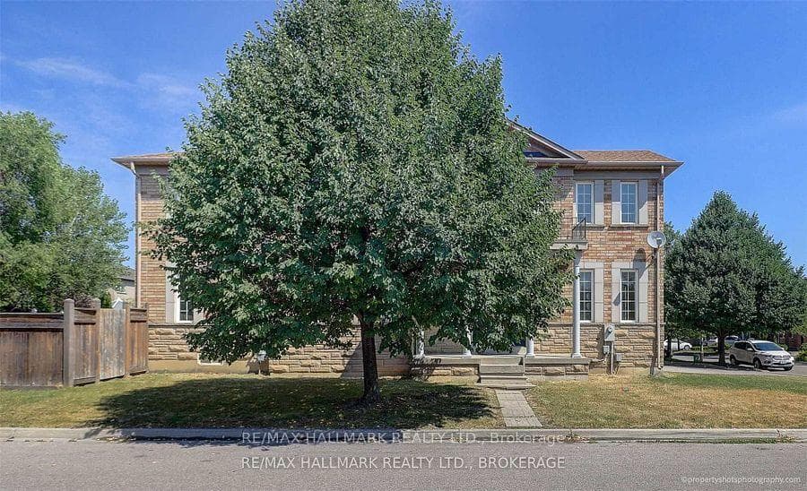 163 Fairlane Crescent photo 4
