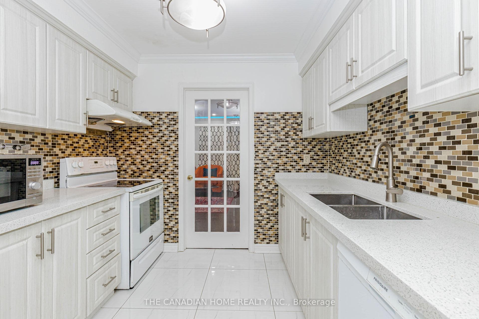 67 BIGHORN Crescent photo 14