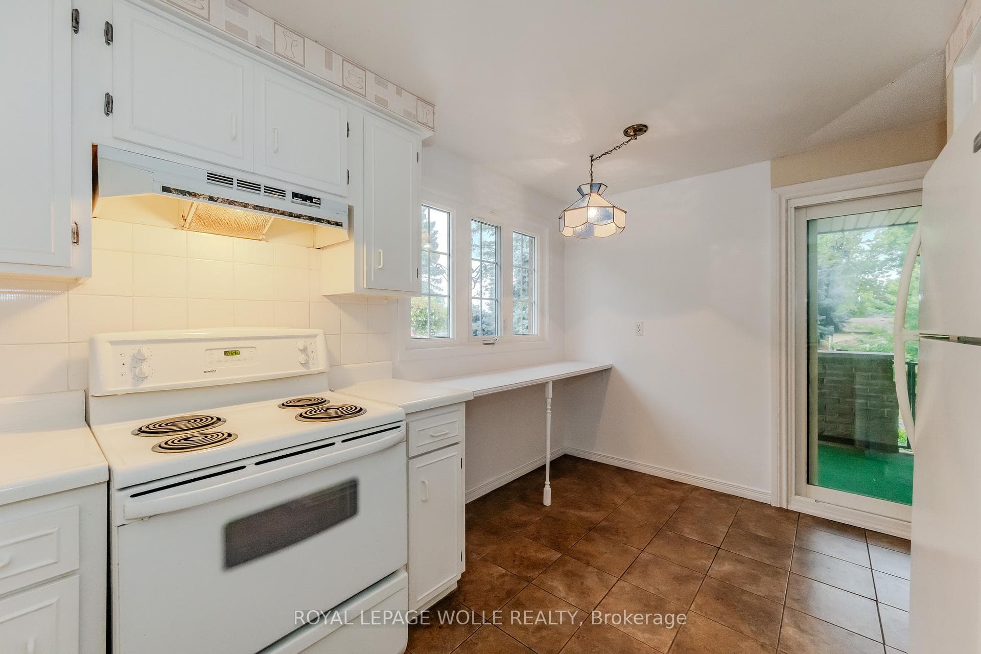 250 Kingswood Drive Unit 1 photo 19