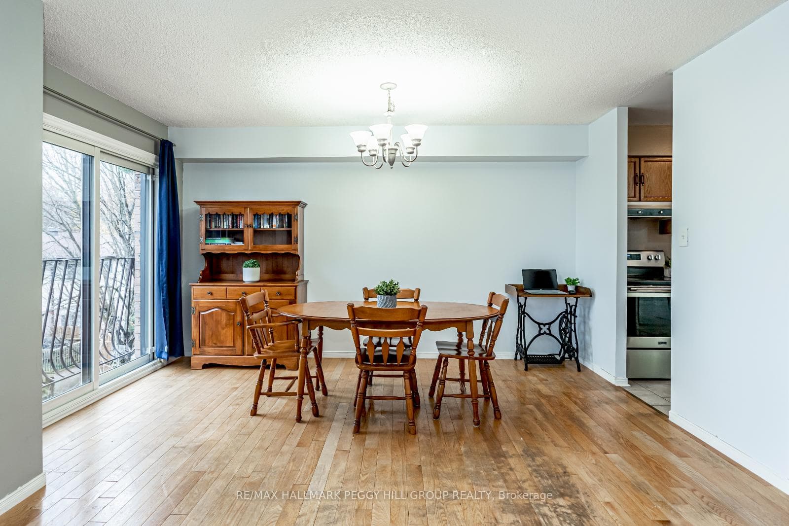1047 Mississaga Street Unit 301 photo 6