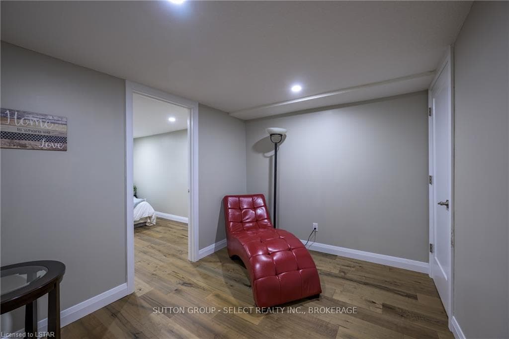 6 KIRKTON Court photo 31