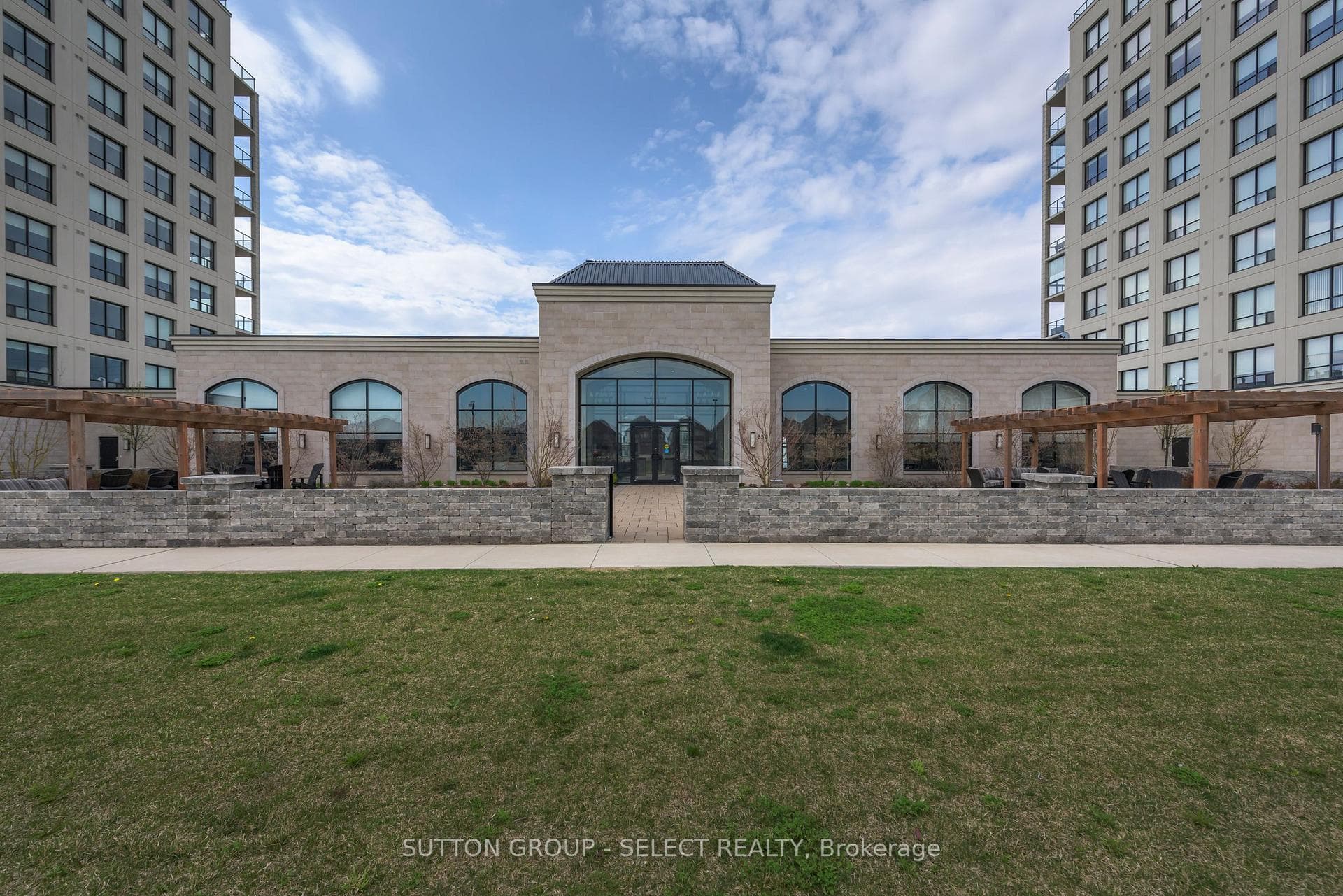 240 Villagewalk Boulevard Unit 809 photo 3