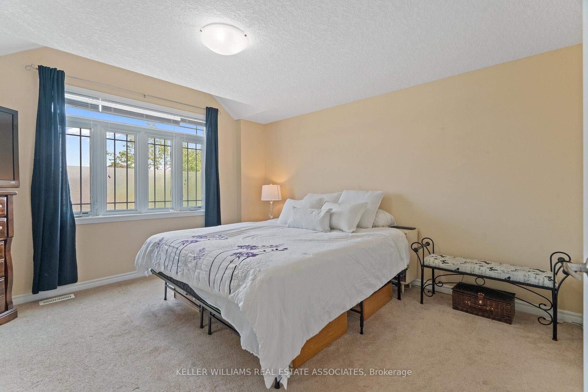 95 Yates Avenue photo 25