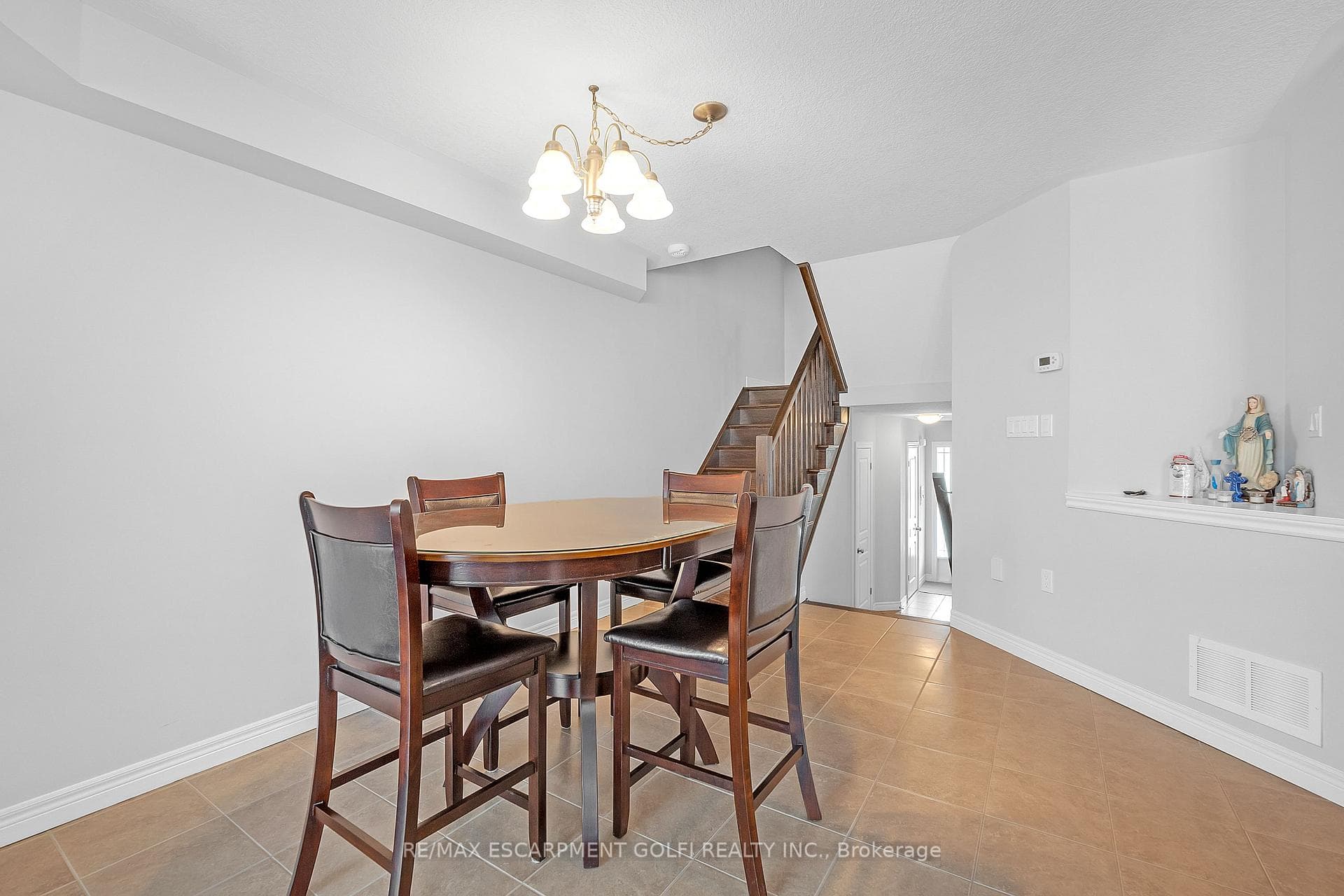 33 Charleswood Crescent photo 15