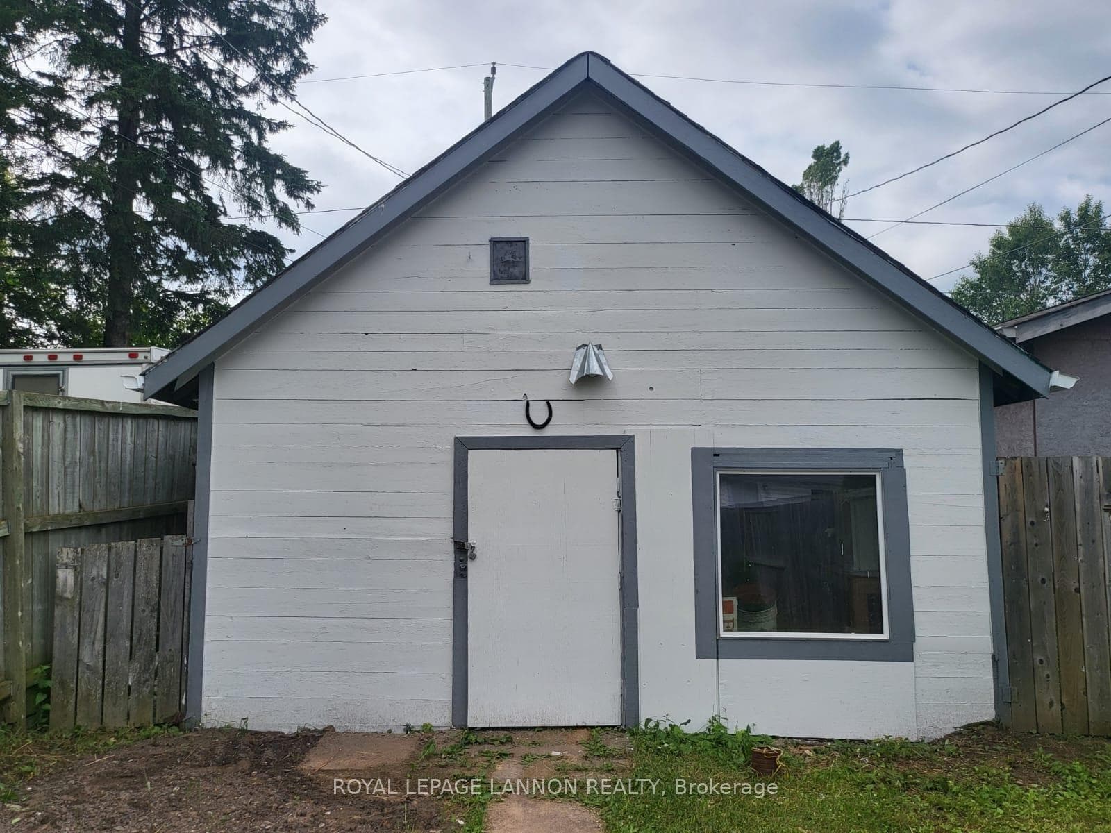 490 Empire Avenue photo 31