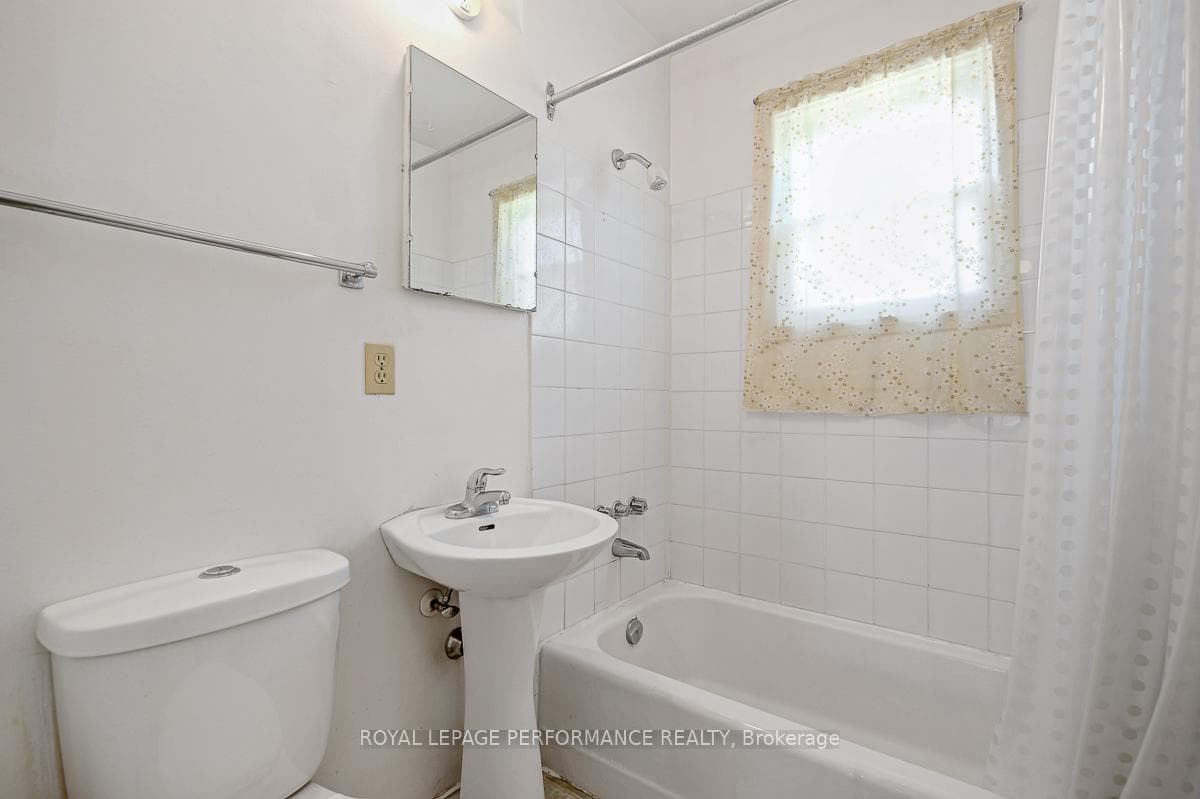 535 Dunbrack Street photo 18