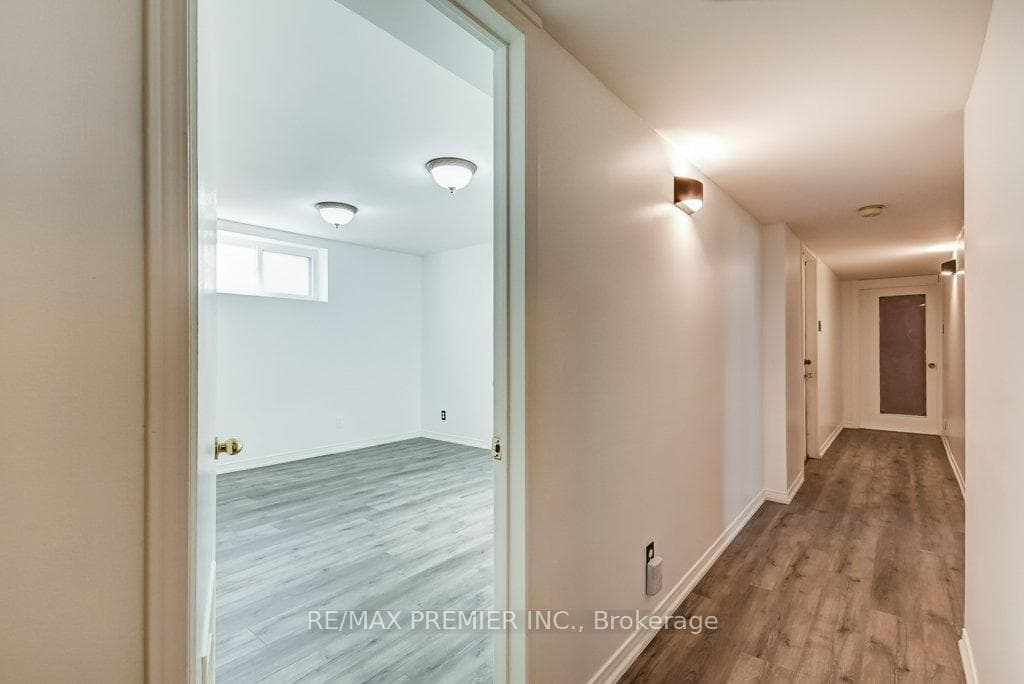 985 Caledonia Road Unit Bsmt photo 16