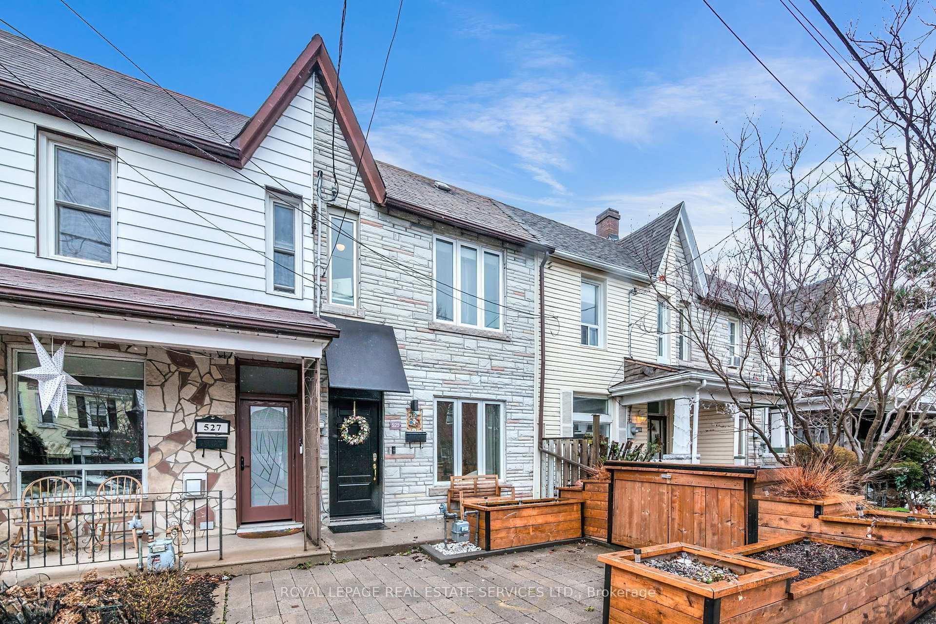 525 Quebec Avenue photo 2
