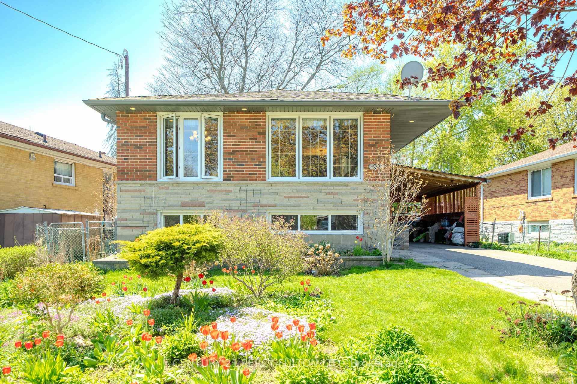 98 Mossbank Drive photo 3
