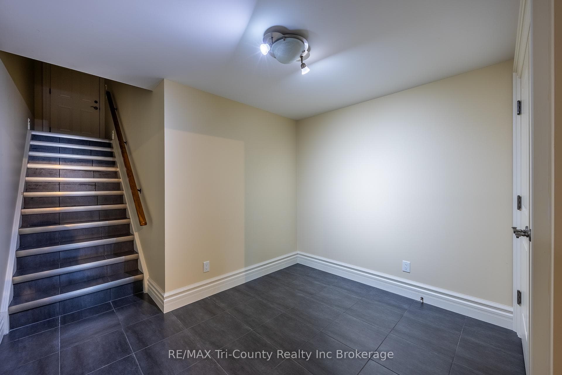 Mudroom Basement- Walk-Up to Garage
