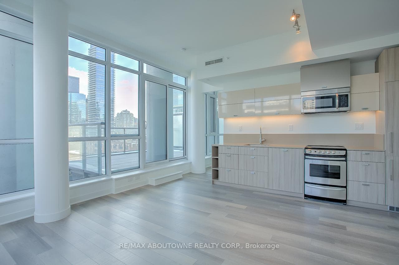 290 Adelaide Street Unit 802 photo 16