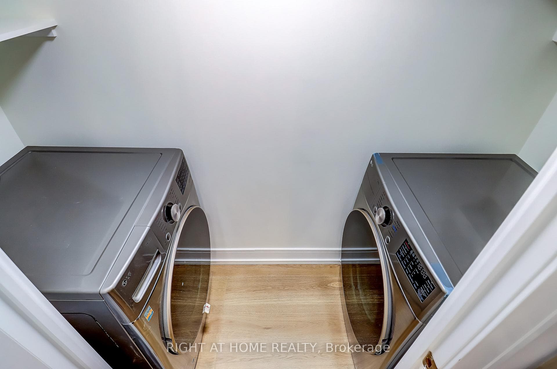 130 Carlton Street Unit 1207 photo 19