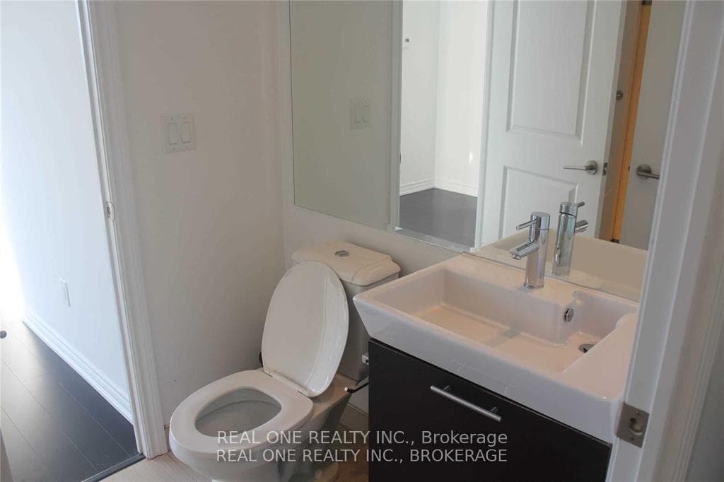 386 Yonge Street Unit 4010 photo 18