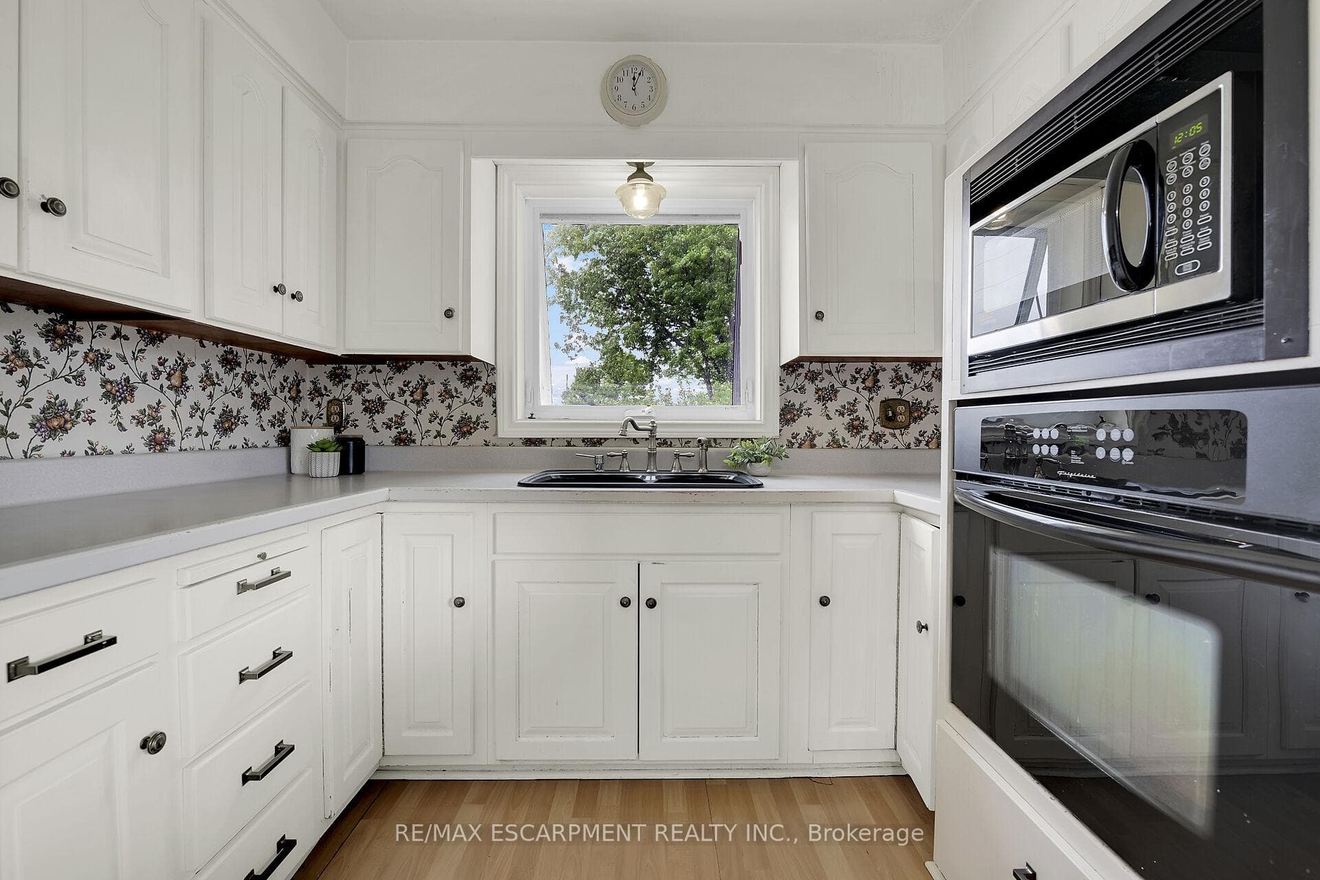 42 Nelles Street photo 22