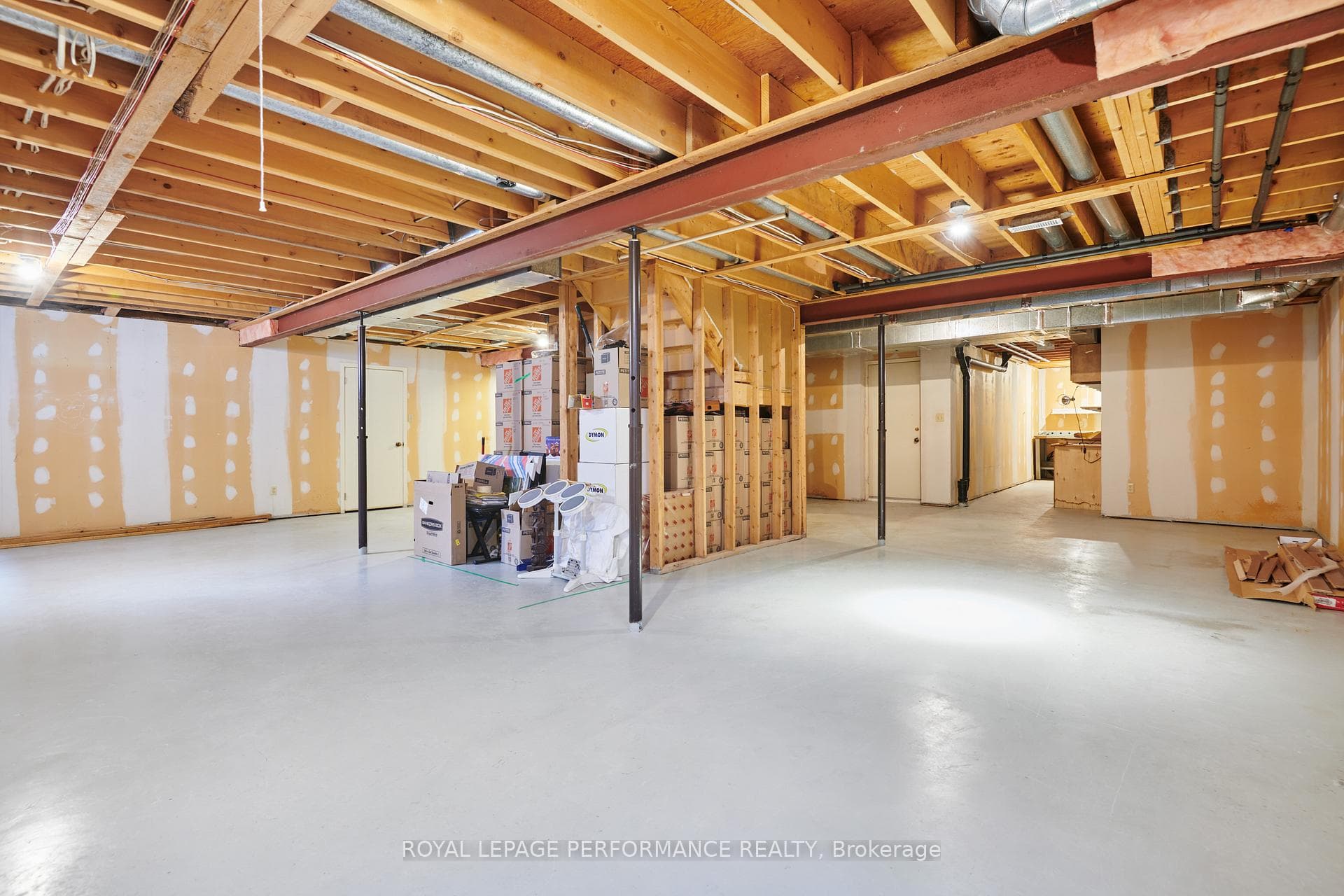 Clean, open space w/separate entrance