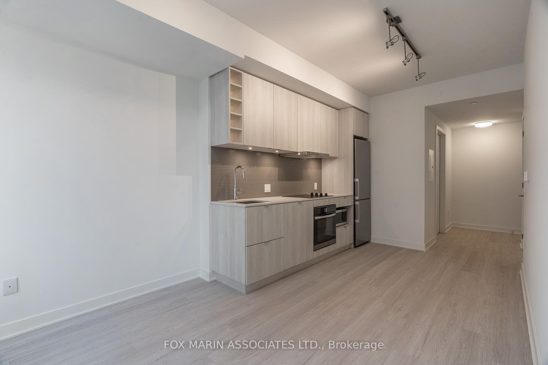 11 Yorkville Avenue Unit 506 photo 6