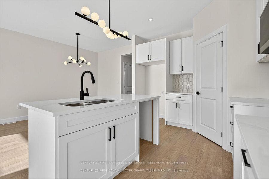 847 Catalpa Square photo 15