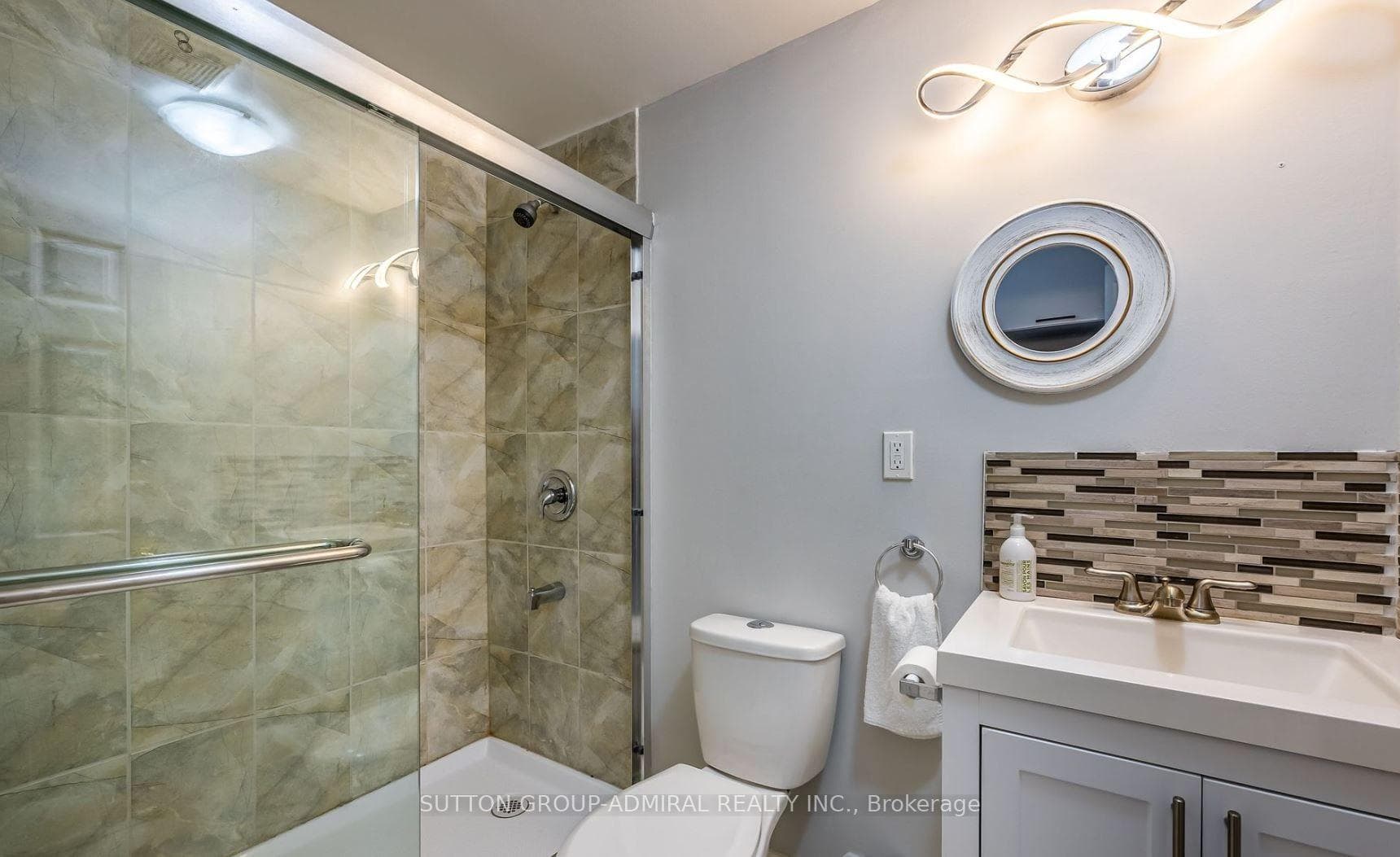 4507 Queen Street photo 14