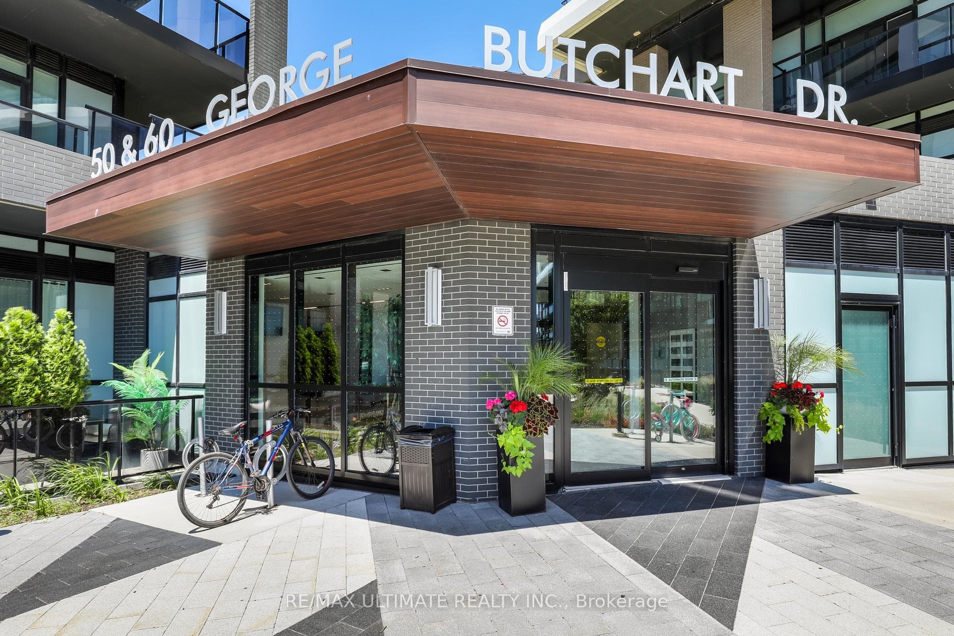 50 George Butchart Drive Unit 906 photo 30