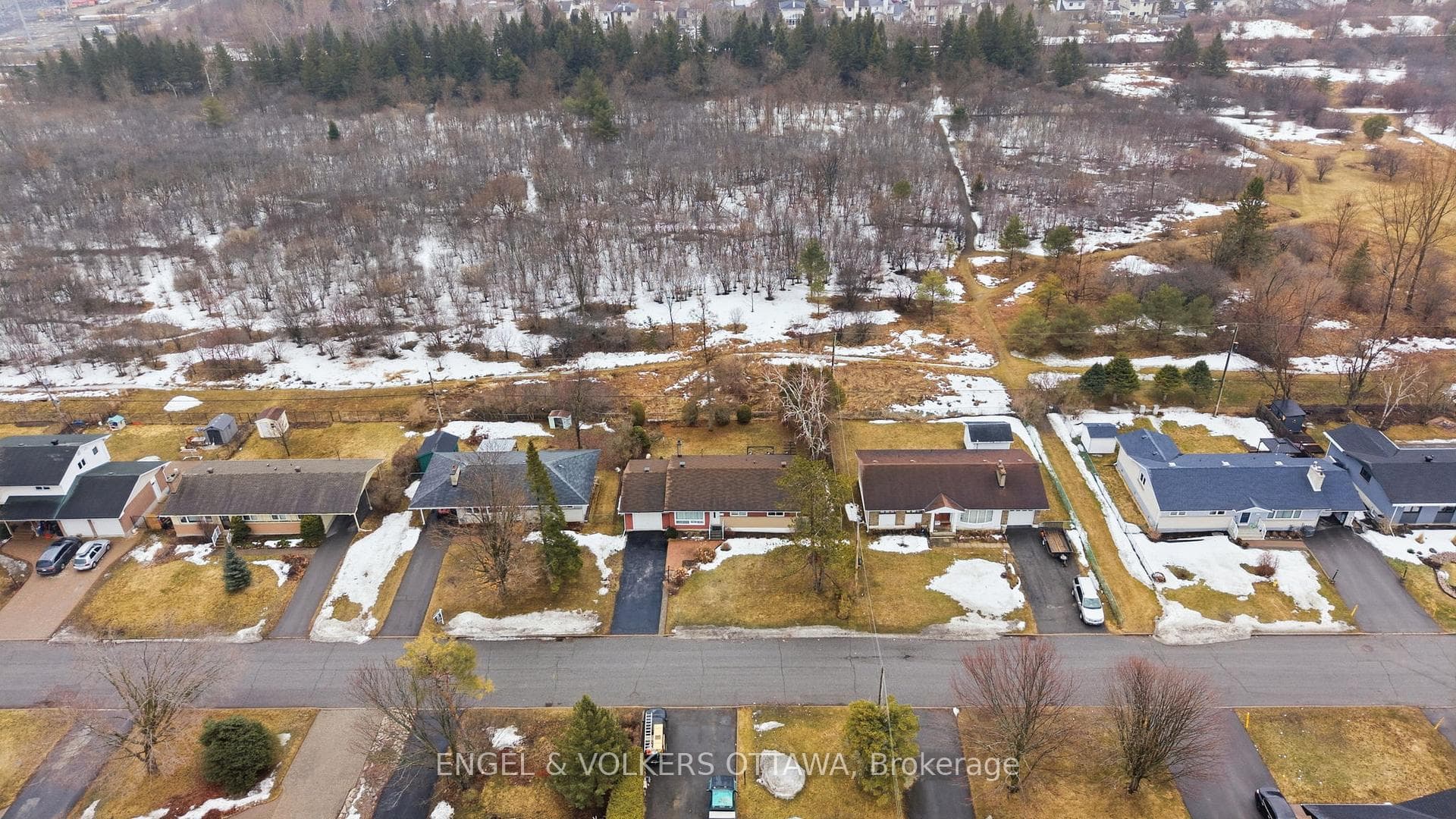 22 Parkside Crescent photo 25