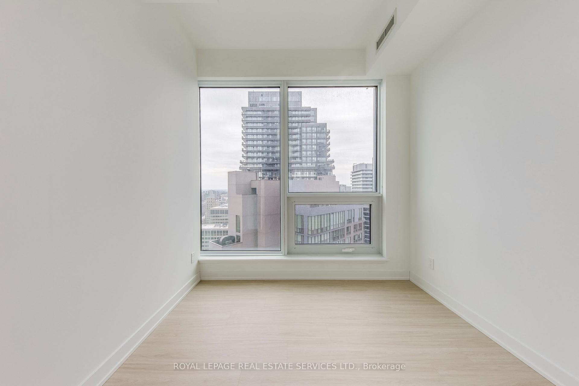 8 WELLESLEY Street Unit 3203 photo 15