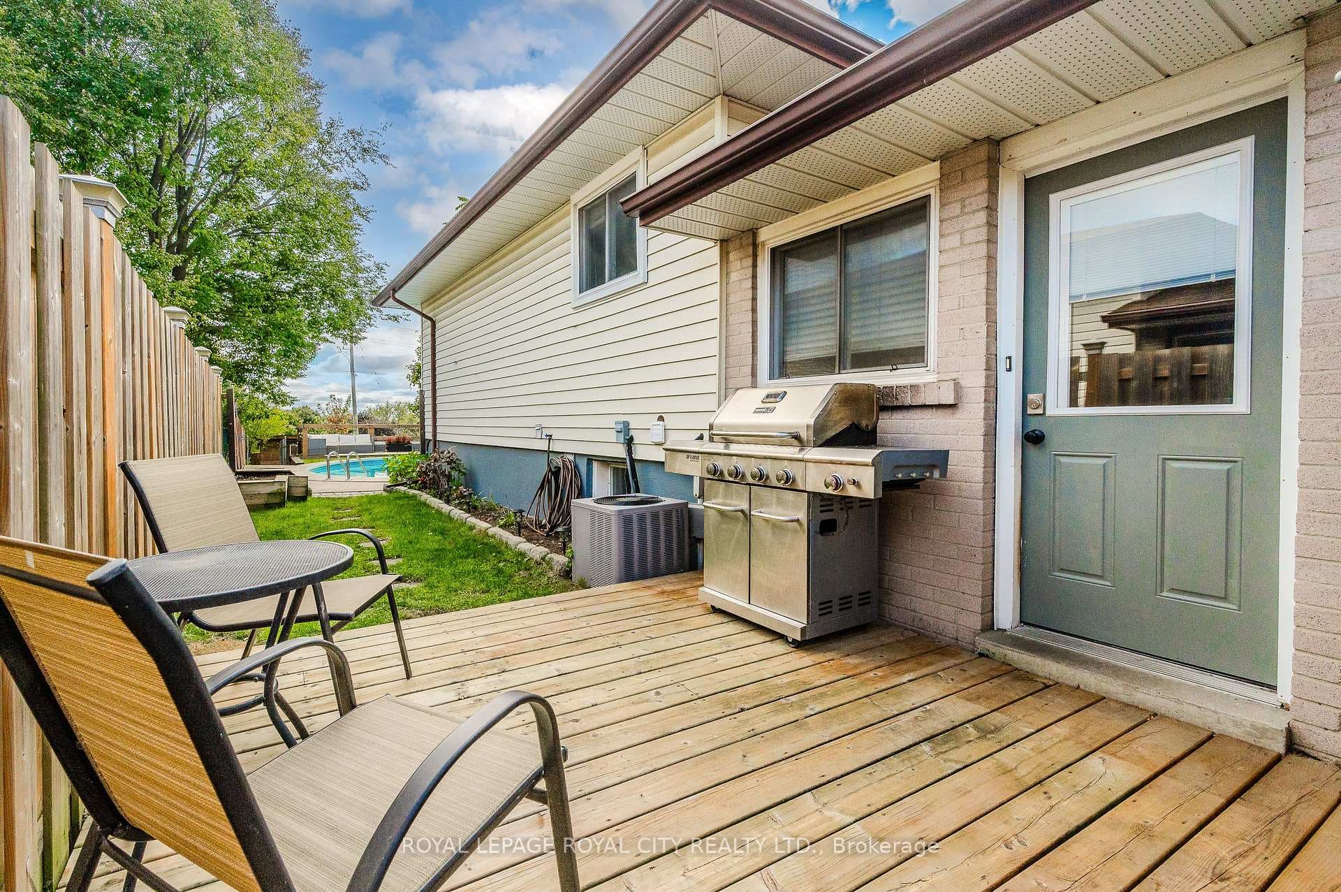 16 Nickolas Crescent photo 37