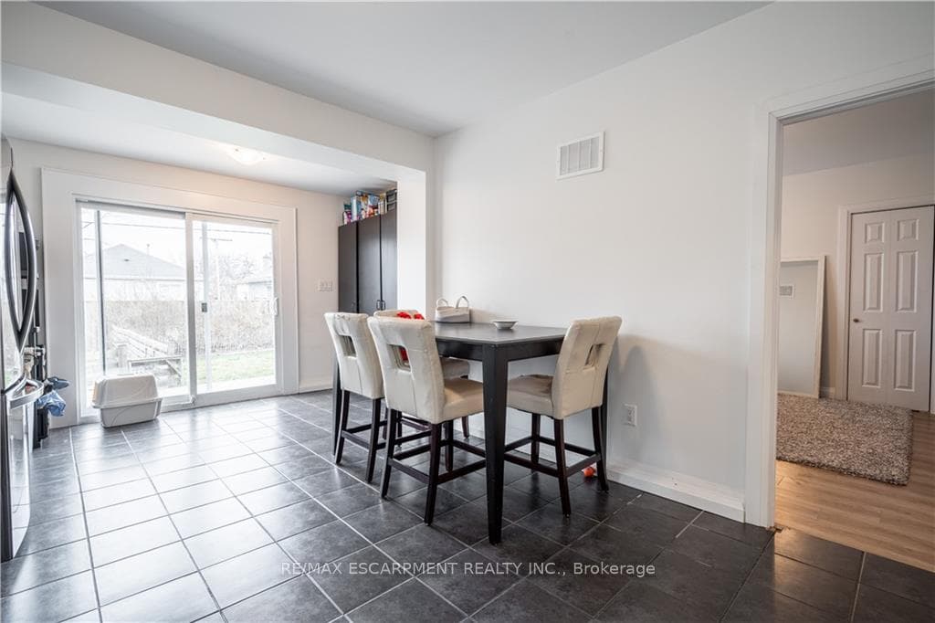 301 Wallace Avenue photo 8