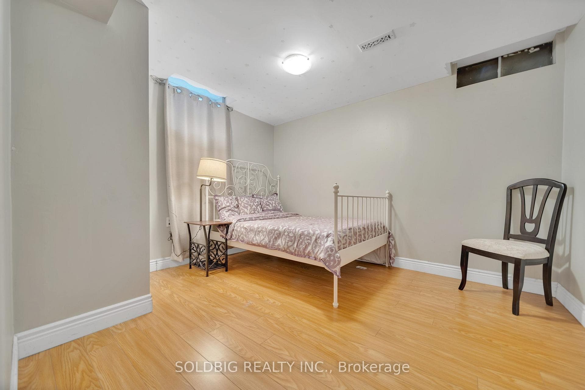 76 Banting Crescent photo 27