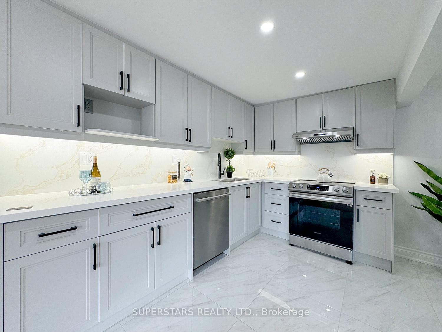 358 Hollywood Drive photo 12