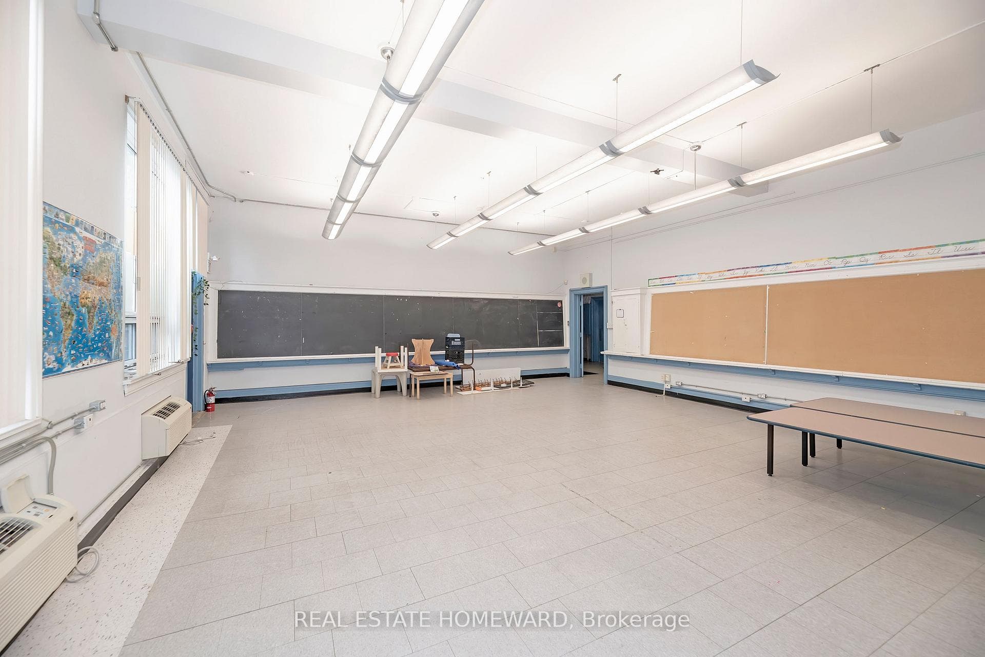 202 Simcoe Street photo 27