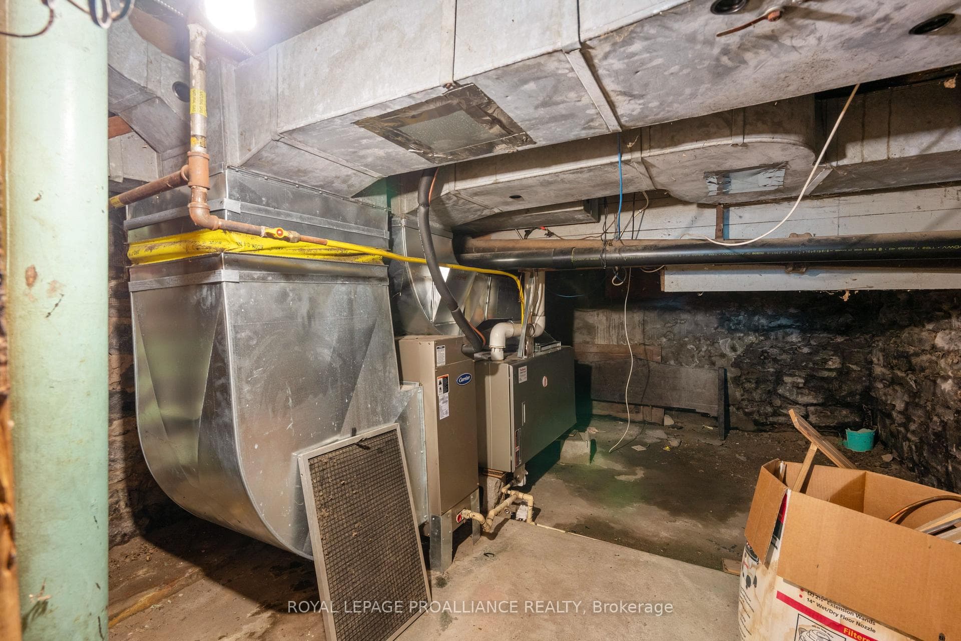 568 James Street photo 38