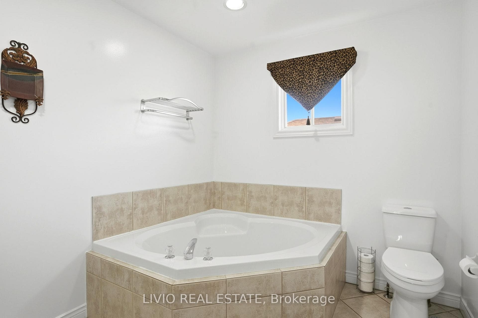19 KONSTANTINE Court photo 26