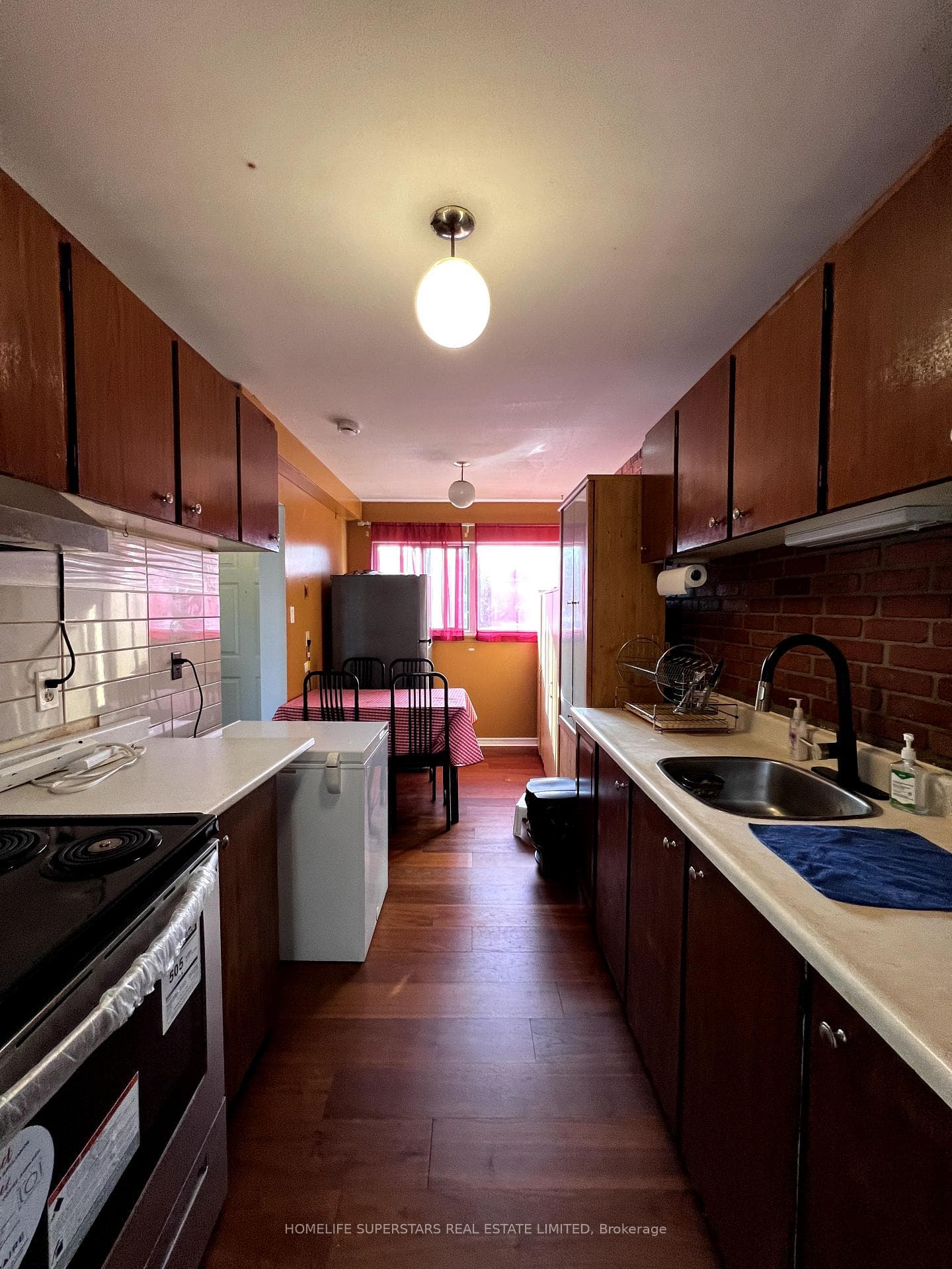 151 Fleetwood Crescent photo 8