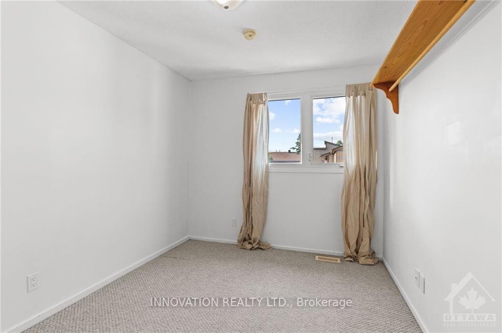 1875 STONEHENGE Crescent photo 19